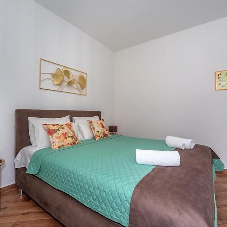 Apartments Fortunella Petrovac ภายนอก รูปภาพ