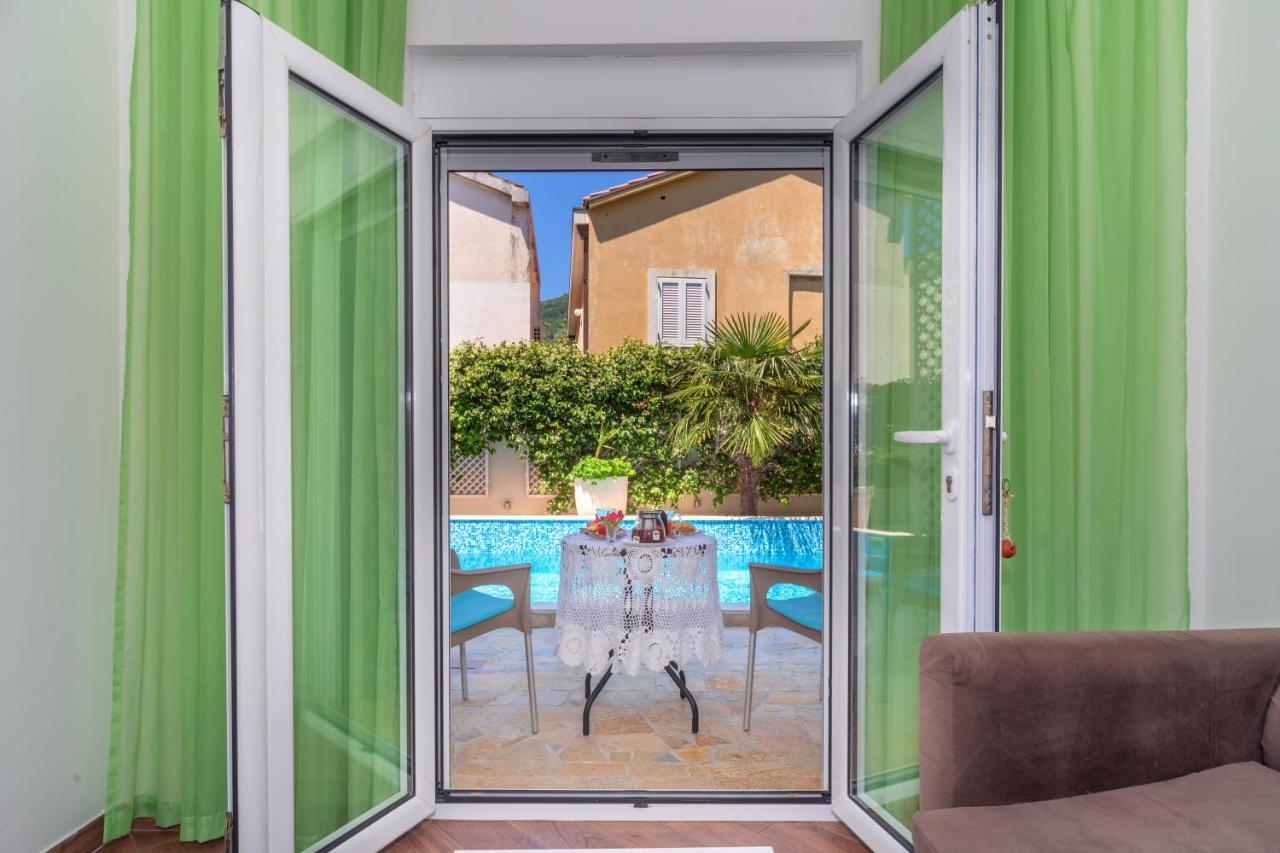 Apartments Fortunella Petrovac ภายนอก รูปภาพ