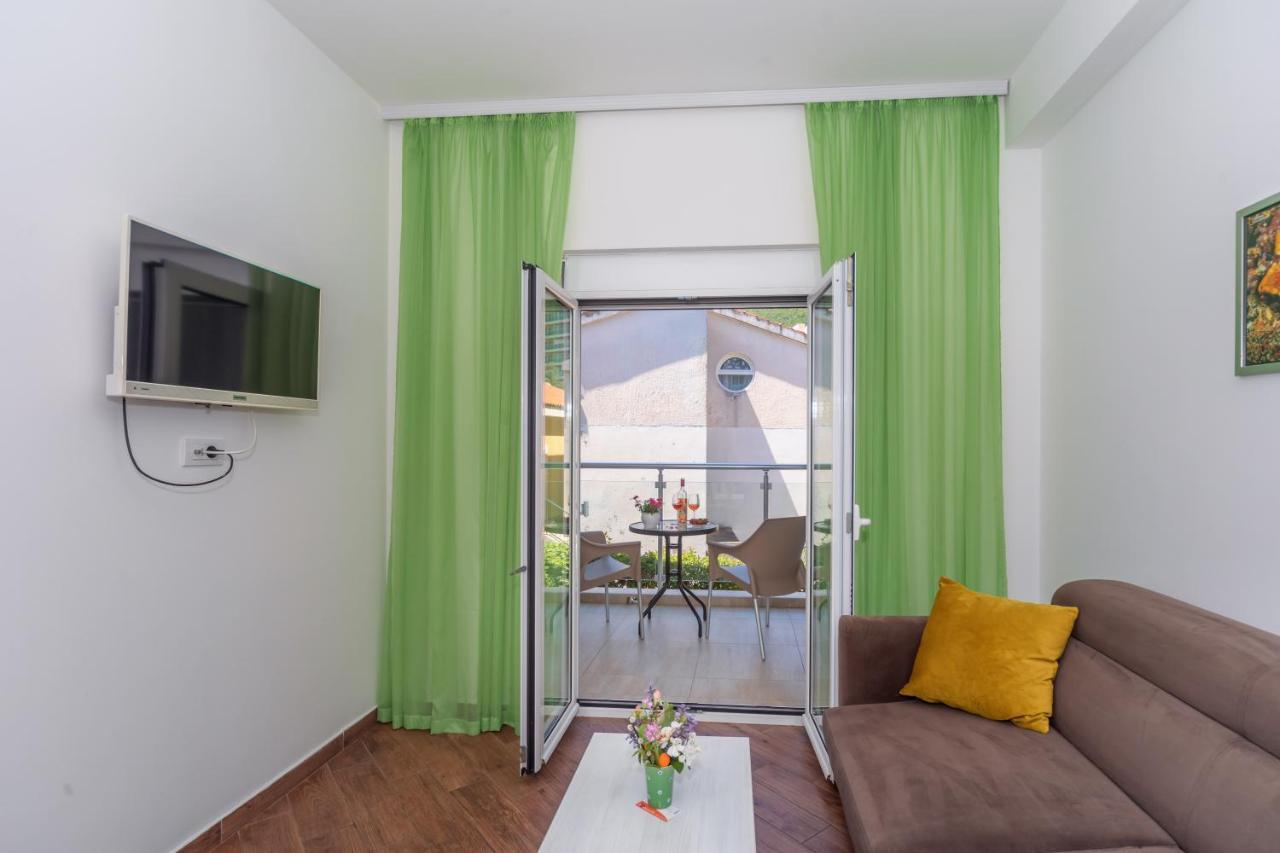 Apartments Fortunella Petrovac ภายนอก รูปภาพ