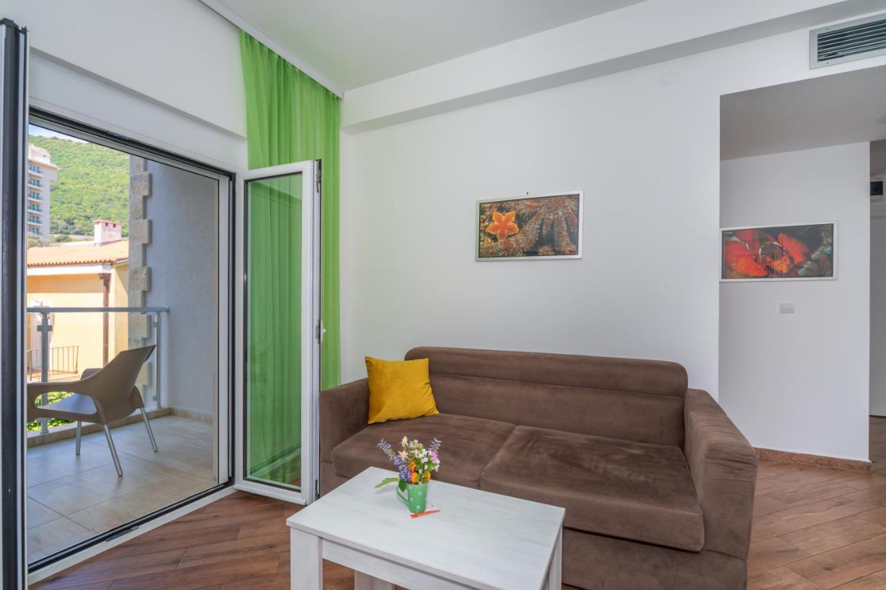 Apartments Fortunella Petrovac ภายนอก รูปภาพ