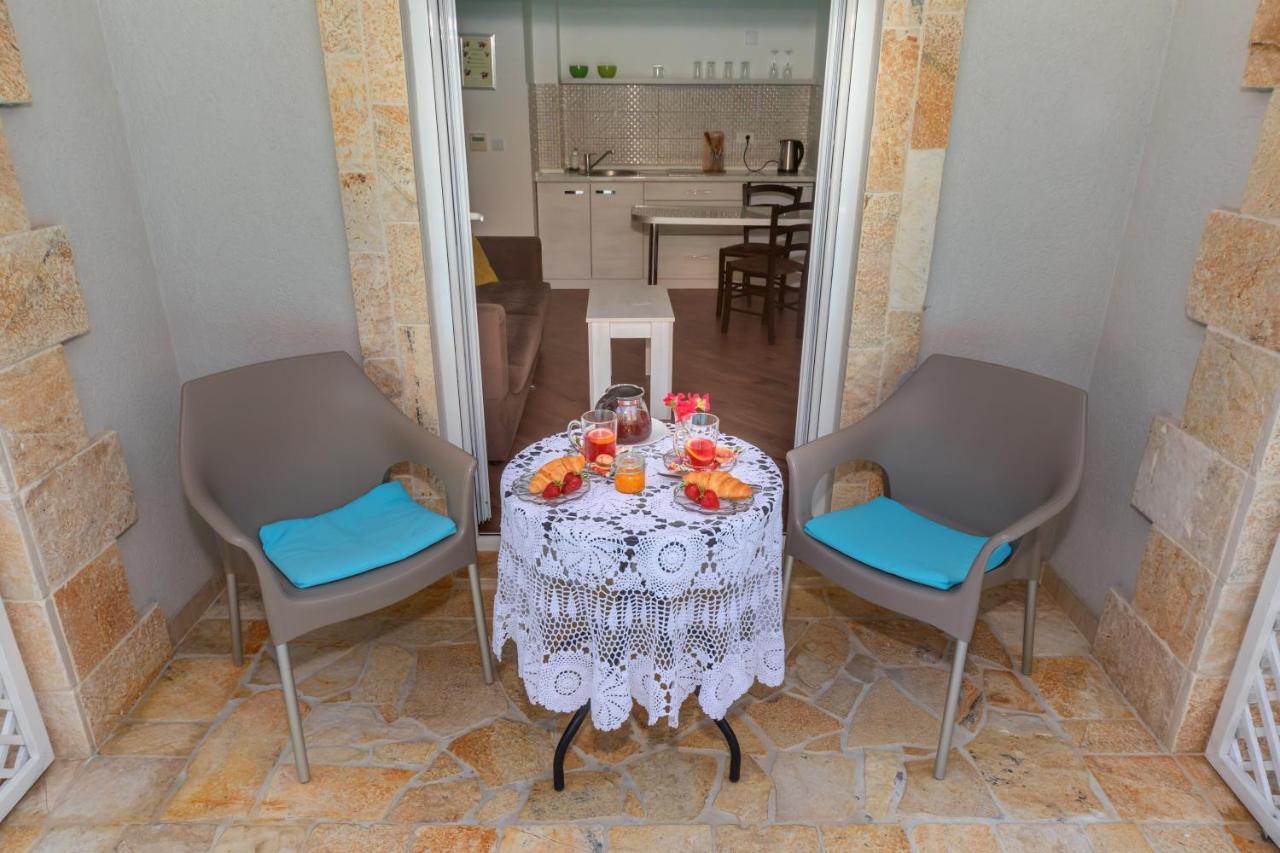 Apartments Fortunella Petrovac ภายนอก รูปภาพ