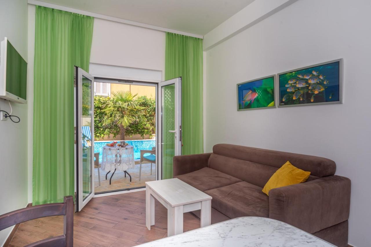 Apartments Fortunella Petrovac ภายนอก รูปภาพ