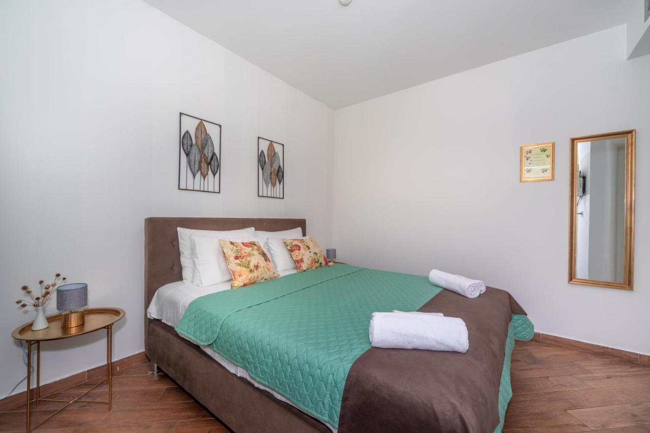 Apartments Fortunella Petrovac ภายนอก รูปภาพ