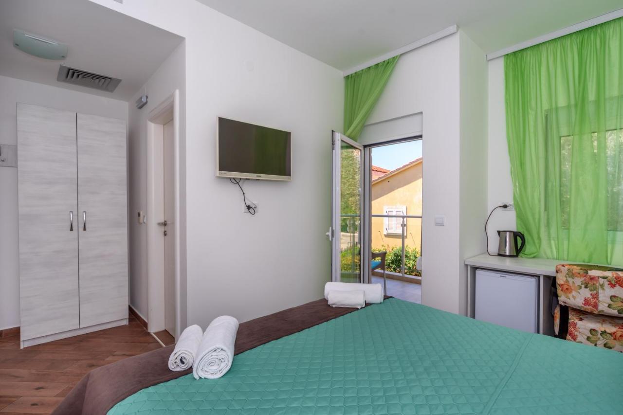 Apartments Fortunella Petrovac ภายนอก รูปภาพ
