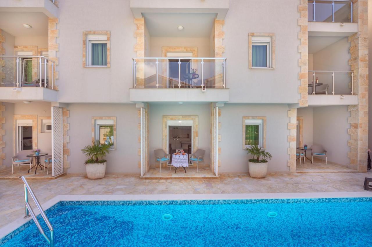 Apartments Fortunella Petrovac ภายนอก รูปภาพ